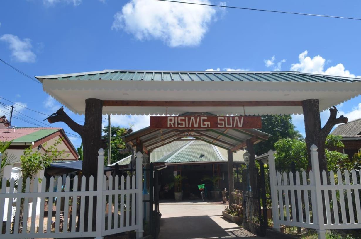 Rising Sun Guesthouse ลาดิก ภายนอก รูปภาพ